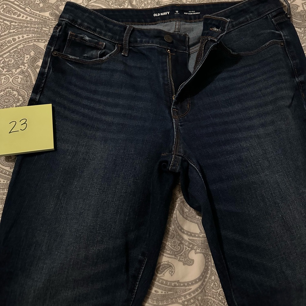 Old Navy mid rise, pop icon, skinny size 12 short